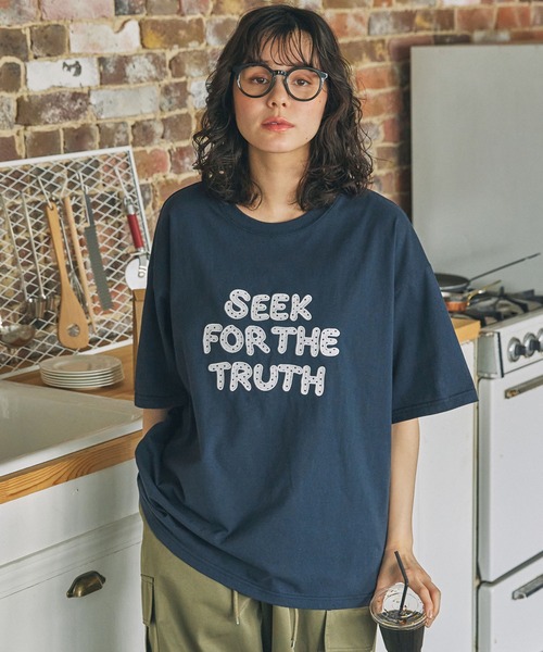 MONO-MART LADY'S（モノマートレディース）の「メッセージ ロゴ アップリケ刺繍 Tシャツ（Tシャツ/カットソー・レディース・アイボリー/ネイビー・FREE）」の8枚目の写真