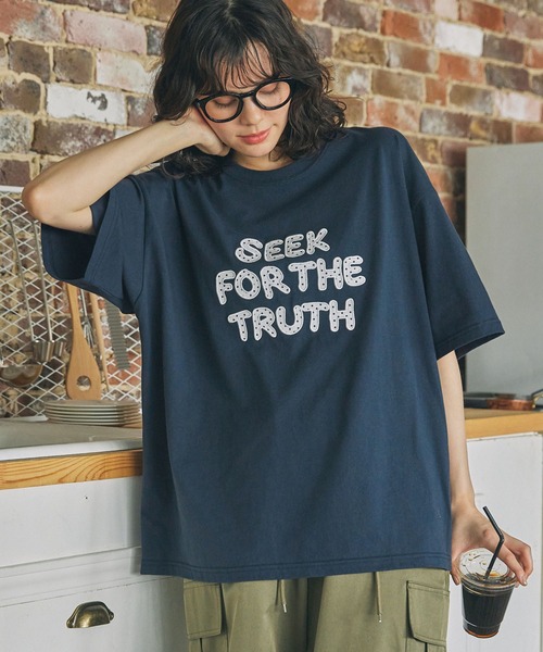 MONO-MART LADY'S（モノマートレディース）の「メッセージ ロゴ アップリケ刺繍 Tシャツ（Tシャツ/カットソー・レディース・アイボリー/ネイビー・FREE）」の9枚目の写真