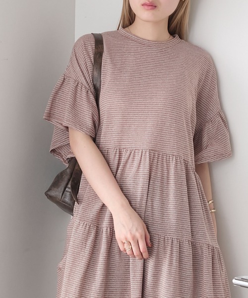 【極美品】MaxMara フリル付きグレー半袖チュニック 極美品】MaxMara フリル付きグレー半袖チュニック