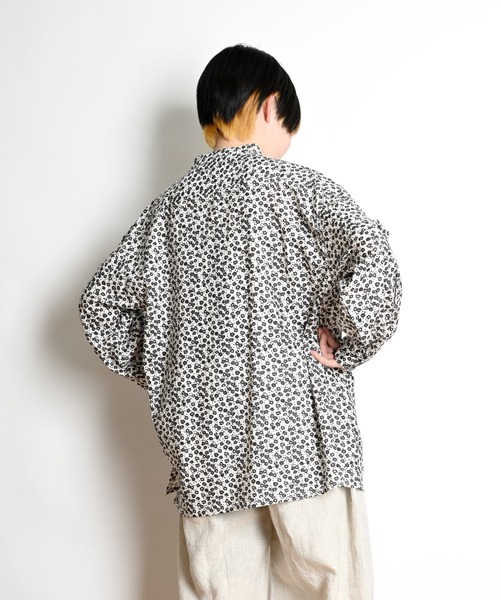 MARAI(マーライ)の「小花柄 ギャザーブラウス 長袖 フェミニン(シャツ/ブラウス・レディース・グレー/ブルー/ベージュ/ライトグレー・FREE)」の7枚目の写真