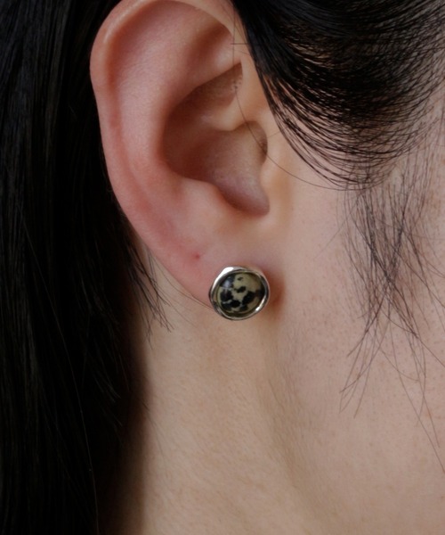 whoseA(フーシー)の「【silver925】RoundgemstonePierce/ラウンドジェムストーンピアス(ピアス(両耳用)・レディース・マルチ/アイボリー/ブルー・FREE)」の2枚目の写真