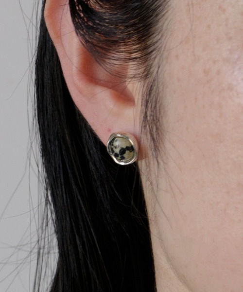 whoseA(フーシー)の「【silver925】RoundgemstonePierce/ラウンドジェムストーンピアス(ピアス(両耳用)・レディース・マルチ/アイボリー/ブルー・FREE)」の4枚目の写真