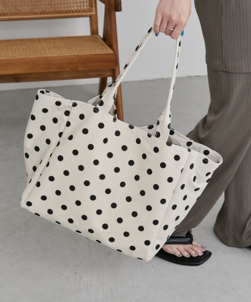 Aunt Marie's(アントマリーズ)の「ドット柄BIGトート/大容量/旅行/お買い物にも(トートバッグ・レディース・アイボリー/ブラック・FREE)」の5枚目の写真