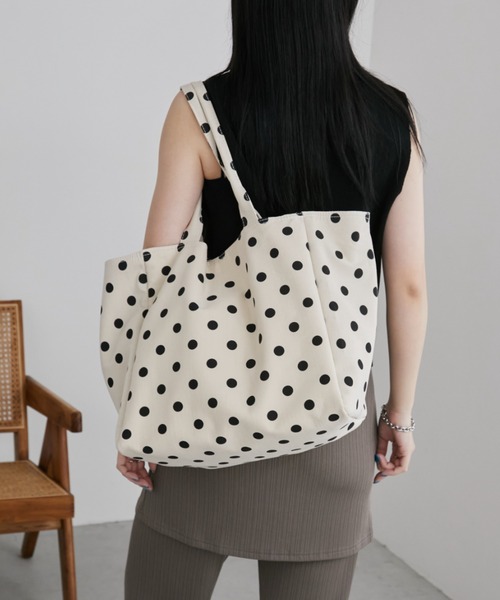 Aunt Marie's(アントマリーズ)の「ドット柄BIGトート/大容量/旅行/お買い物にも(トートバッグ・レディース・アイボリー/ブラック・FREE)」の4枚目の写真