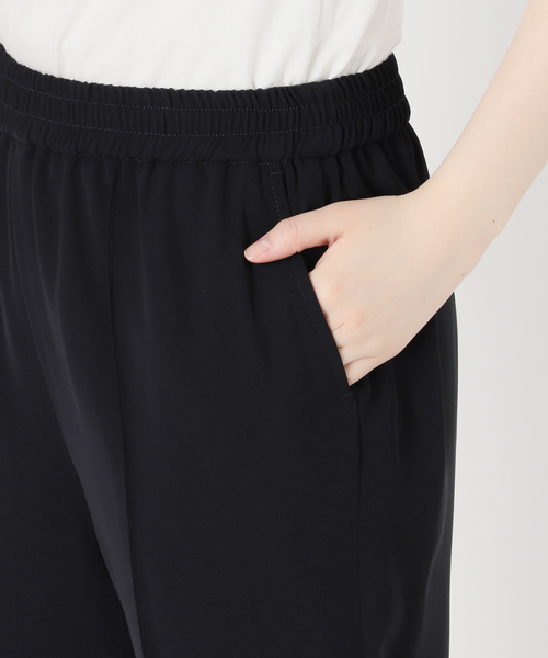 SLOBE IENA（スローブイエナ）の「《4サイズ展開/WEB限定/追加》ピンタックセミフレアパンツ（その他パンツ・レディース・ブラック・34/36/38/40）」の15枚目の写真
