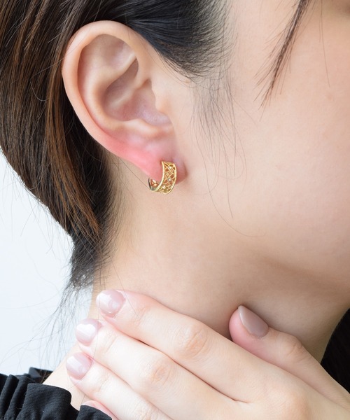 CALIN STANDARD(カリンスタンダード)の「◆金属アレルギー対応◆◆made in japan◆【痛くない】【落ちにくい】【ストレスフリーな着け心地】フラワーレース ミニループフィットイヤリング(イヤリング・レディース・シルバー/ゴールド/ピンクゴールド・FREE)」の3枚目の写真