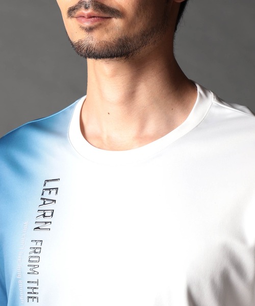 NICOLE CLUB FOR MEN（ニコルクラブフォーメン）の「【２５モデルEC限定再販売】ストレッチポンチ　縦ロゴグラデーションTシャツ（Tシャツ/カットソー・メンズ・ブルー系/グレー系・MEDIUM/LARGE/X-LARGE）」の7枚目の写真