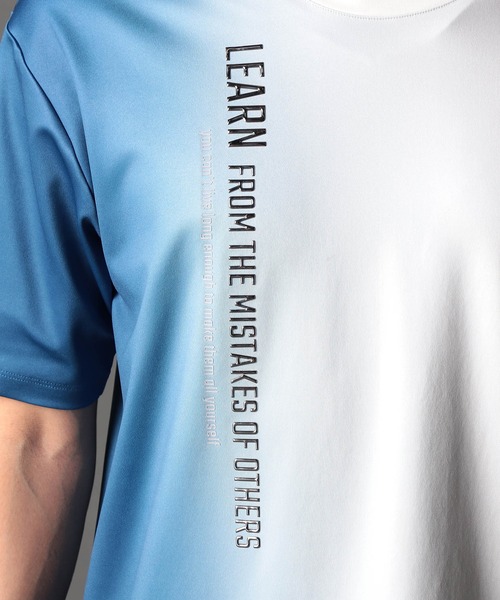 NICOLE CLUB FOR MEN（ニコルクラブフォーメン）の「【２５モデルEC限定再販売】ストレッチポンチ　縦ロゴグラデーションTシャツ（Tシャツ/カットソー・メンズ・ブルー系/グレー系・MEDIUM/LARGE/X-LARGE）」の10枚目の写真