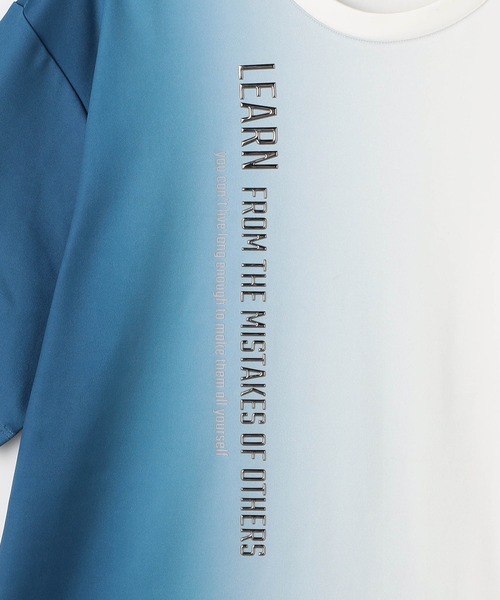 NICOLE CLUB FOR MEN（ニコルクラブフォーメン）の「【２５モデルEC限定再販売】ストレッチポンチ　縦ロゴグラデーションTシャツ（Tシャツ/カットソー・メンズ・ブルー系/グレー系・MEDIUM/LARGE/X-LARGE）」の13枚目の写真