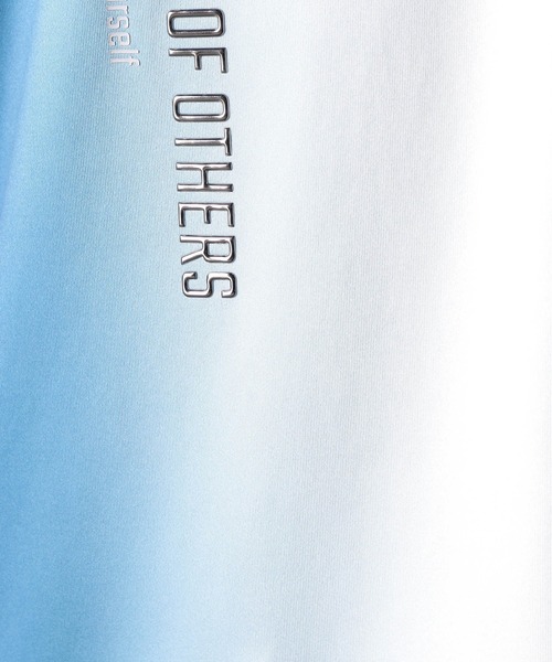 NICOLE CLUB FOR MEN（ニコルクラブフォーメン）の「【２５モデルEC限定再販売】ストレッチポンチ　縦ロゴグラデーションTシャツ（Tシャツ/カットソー・メンズ・ブルー系/グレー系・MEDIUM/LARGE/X-LARGE）」の14枚目の写真