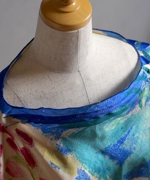 10mois（ディモワ）の「【マティス×10mois(ディモワ)】アンリ・マティス ナーシングスカーフ コリウールの風景 / 授乳ケープ（授乳ケープ/授乳クッション・レディース・マルチ・ONESIZE）」の6枚目の写真