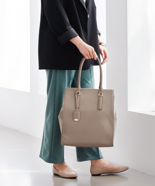 Jewelna Rose(ジュエルナローズ)の「OLバッグ・エト エアリィ 縦型トートバッグ 16272(トートバッグ・レディース・ブラック/グレイッシュベージュ/ライトピンク・FREE)」の2枚目の写真
