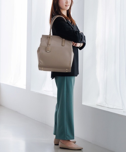 Jewelna Rose(ジュエルナローズ)の「OLバッグ・エト エアリィ 縦型トートバッグ 16272(トートバッグ・レディース・ブラック/グレイッシュベージュ/ライトピンク・FREE)」の9枚目の写真