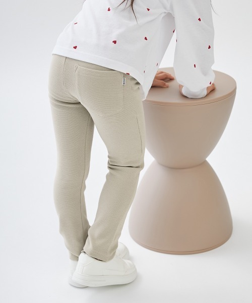 devirock(デビロック)の「ウルトラストレッチパンツ(綿95%やわらかタッチ)(その他パンツ・キッズ・パープル系その他3/ブラウン系その他2/カーキ/ピンク系その他/ブラウン系その他/イエロー系その他/ブラック/グレー系その他/グレイッシュベージュ/ブルー系その他3/ブルー系その他2/ブルー系その他4/パープル系その他2/パープル系その他/オートミール/ネイビー/ブルー系その他/グリーン系その他2/モカ/グリーン系その他・90cm/100cm/110cm/120cm/130cm/140cm/150cm/160cm)」の8枚目の写真