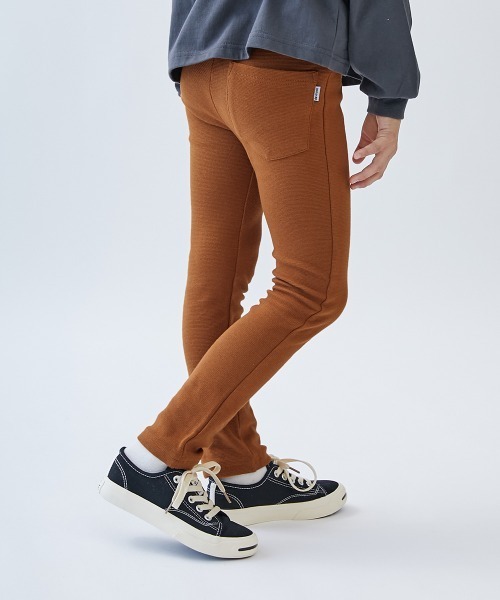 devirock(デビロック)の「ウルトラストレッチパンツ(綿95%やわらかタッチ)(その他パンツ・キッズ・パープル系その他3/ブラウン系その他2/カーキ/ピンク系その他/ブラウン系その他/イエロー系その他/ブラック/グレー系その他/グレイッシュベージュ/ブルー系その他3/ブルー系その他2/ブルー系その他4/パープル系その他2/パープル系その他/オートミール/ネイビー/ブルー系その他/グリーン系その他2/モカ/グリーン系その他・90cm/100cm/110cm/120cm/130cm/140cm/150cm/160cm)」の6枚目の写真