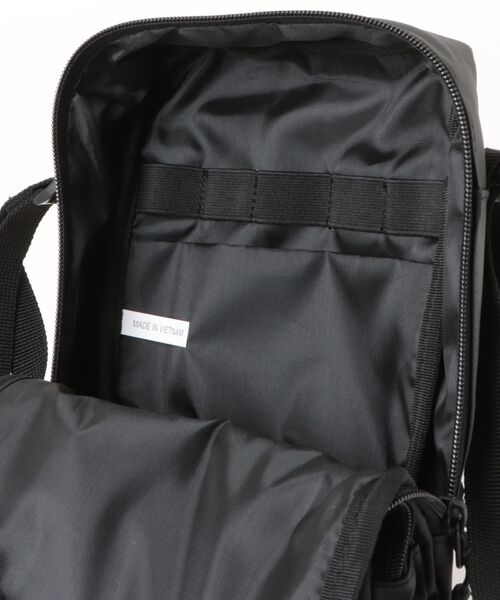 THRASHER（スラッシャー）の「THRASHER タテ型ミニショルダー 斜め掛けショルダーバッグ(ST)（ショルダーバッグ・メンズ・White/Black・FREE）」の4枚目の写真
