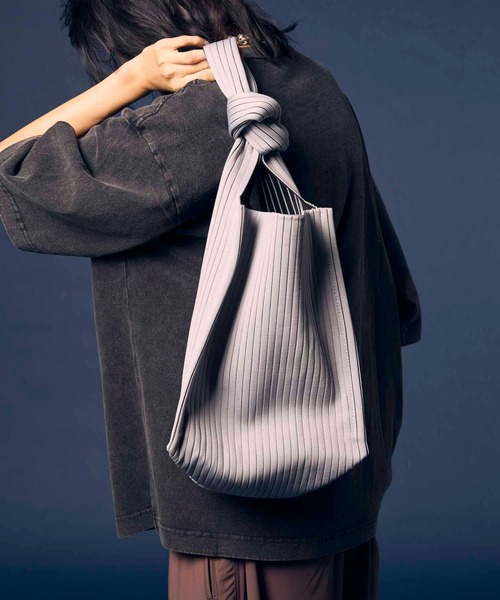 MAISON SPECIAL（メゾンスペシャル）の「《UNISEX》【EX】Knit Shoulder Tote Bag/ニットショルダートートバッグ【MAISON SPECIAL/メゾンスペシャル】（ショルダーバッグ・メンズ・レッド/ブラック/オフホワイト/シルバー・FREE）」の4枚目の写真