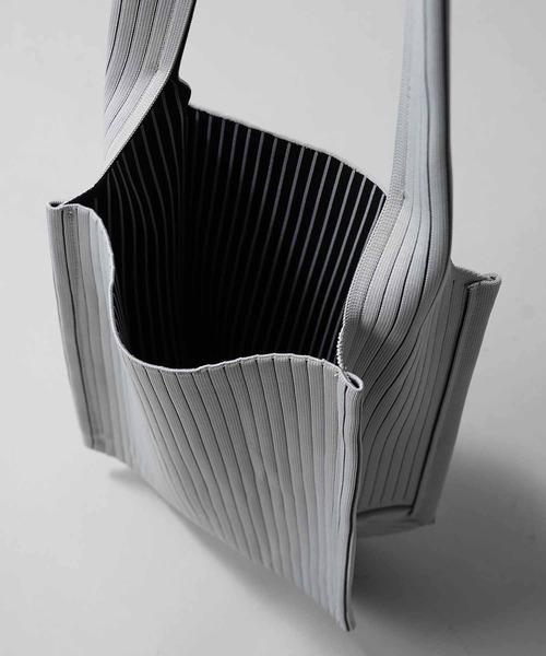 MAISON SPECIAL（メゾンスペシャル）の「《UNISEX》【EX】Knit Shoulder Tote Bag/ニットショルダートートバッグ【MAISON SPECIAL/メゾンスペシャル】（ショルダーバッグ・メンズ・レッド/ブラック/オフホワイト/シルバー・FREE）」の7枚目の写真