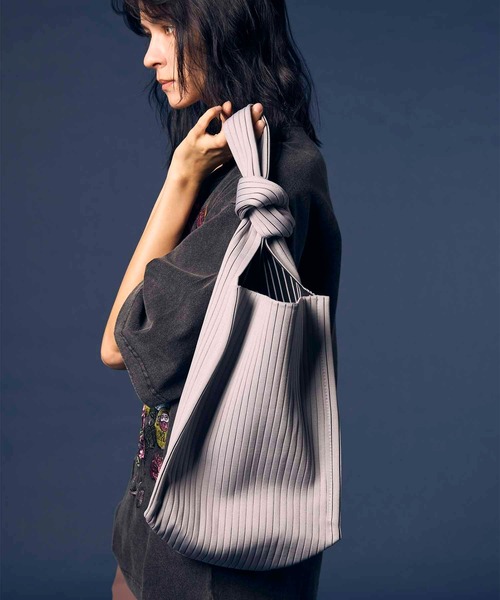 MAISON SPECIAL（メゾンスペシャル）の「《UNISEX》【EX】Knit Shoulder Tote Bag/ニットショルダートートバッグ【MAISON SPECIAL/メゾンスペシャル】（ショルダーバッグ・メンズ・レッド/ブラック/オフホワイト/シルバー・FREE）」の16枚目の写真