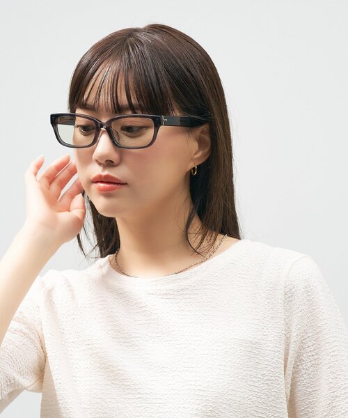 Zoff(ゾフ)の「【WEB 限定】Zoff|takashi kumagai ウェリントン型 サングラス|横長フレーム|カラーレンズ|紫外線対策 UVカット| レディース ユニセックス(サングラス・レディース・ブラック/ブラック系その他/グレー・FREE)」の4枚目の写真
