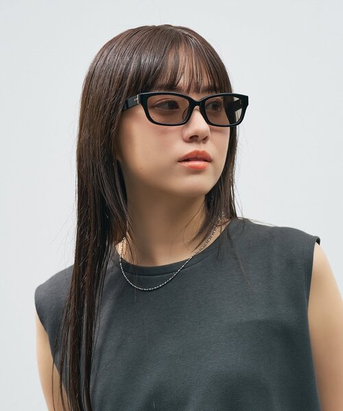Zoff(ゾフ)の「【WEB 限定】Zoff|takashi kumagai ウェリントン型 サングラス|横長フレーム|カラーレンズ|紫外線対策 UVカット| レディース ユニセックス(サングラス・レディース・ブラック/ブラック系その他/グレー・FREE)」の18枚目の写真