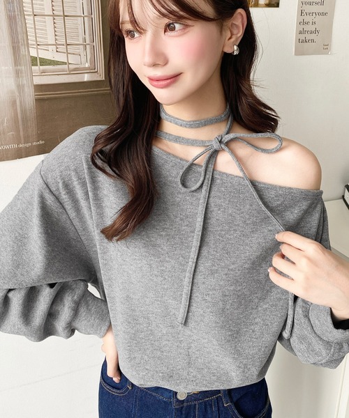 moment+(モーメントプラス)の「ストラップチョーカーネックリボンアシメワンショルダーニットソープルオーバー(Tシャツ/カットソー・レディース・ベージュ/ピンク/ブラック/グレー・M)」の3枚目の写真