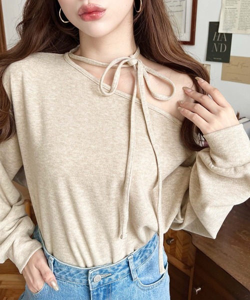 moment+(モーメントプラス)の「ストラップチョーカーネックリボンアシメワンショルダーニットソープルオーバー(Tシャツ/カットソー・レディース・ベージュ/ピンク/ブラック/グレー・M)」の10枚目の写真