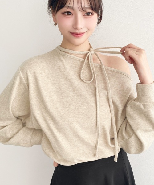 moment+(モーメントプラス)の「ストラップチョーカーネックリボンアシメワンショルダーニットソープルオーバー(Tシャツ/カットソー・レディース・ベージュ/ピンク/ブラック/グレー・M)」の18枚目の写真