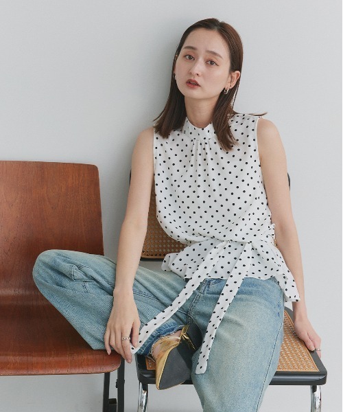ad thie(アドティエ)の「マルチリボン付き ポルカドットノースリーブブラウス(シャツ/ブラウス・レディース・オフホワイト/ブラック・FREE)」の15枚目の写真