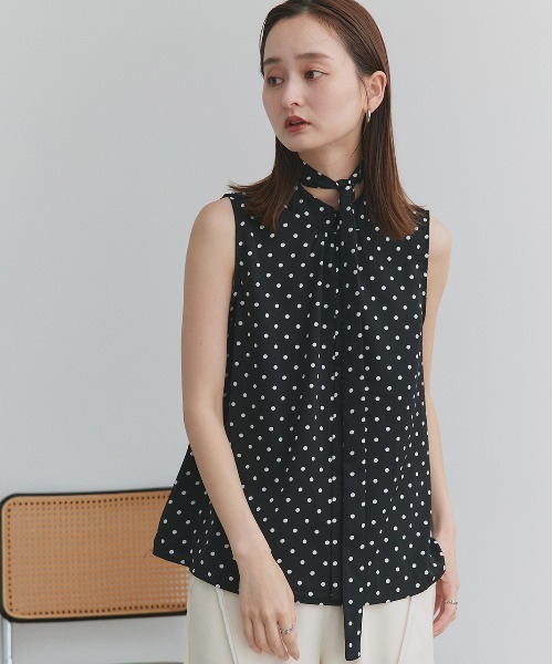 ad thie(アドティエ)の「マルチリボン付き ポルカドットノースリーブブラウス(シャツ/ブラウス・レディース・オフホワイト/ブラック・FREE)」の5枚目の写真