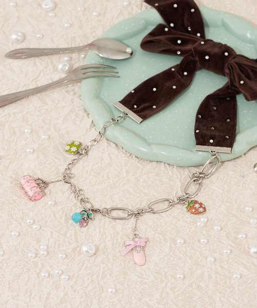 CIAOPANIC（チャオパニック）の「【Me＋Me/ミープラスミー】ベロアリボンミックスチャームネックレス（ネックレス・レディース・シルバー・ONE SIZE）」の2枚目の写真