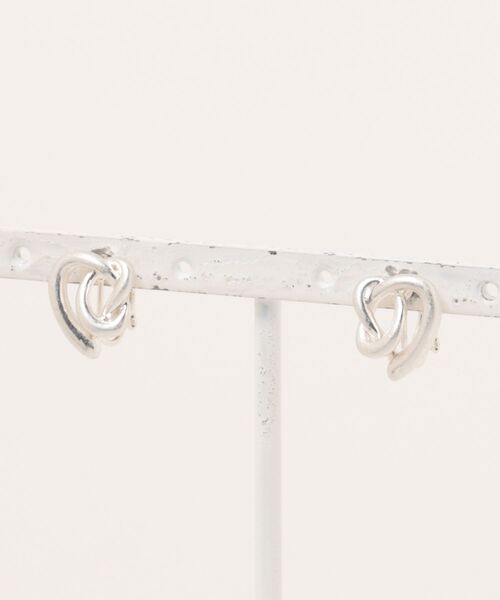 GOLDY(ゴールディ)の「【GOLDY】Twist knot earrings 2250905(イヤリング・レディース・シルバー/ゴールド/シルバー系1/ゴールド系その他・FREE)」の3枚目の写真