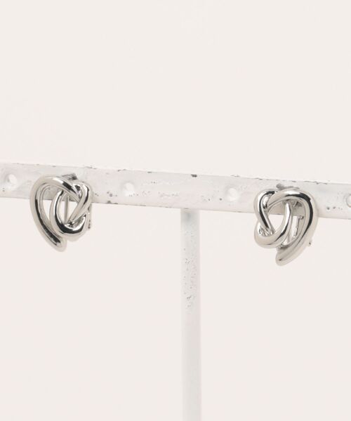 GOLDY(ゴールディ)の「【GOLDY】Twist knot earrings 2250905(イヤリング・レディース・シルバー/ゴールド/シルバー系1/ゴールド系その他・FREE)」の2枚目の写真