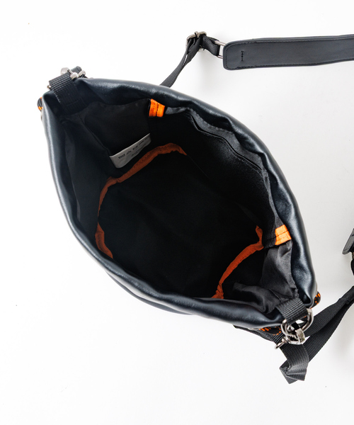 UNIVERSAL OVERALL（ユニバーサルオーバーオール）の「【UNIVERSALOVERALL / ユニバーサルオーバーオール】ECO leather purse/ポシェット/ユニセックス/エコレザー【WEB限定】（ショルダーバッグ・メンズ・ブラック/ブラウン/シルバー・フリー）」の17枚目の写真