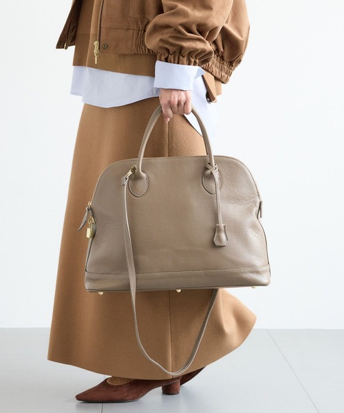 美品✨AULENTTI ボディバッグ　イタリア製　バンヤードストーム　ベージュ 美品✨AULENTTI ボディバッグ イタリア製 バンヤードストーム ベージュ