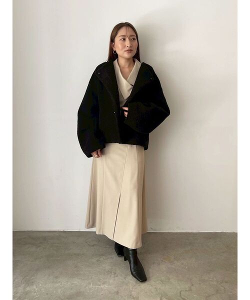 LAGUNAMOON（ラグナムーン）の「アシンメトリーカラーナローフレアワンピース（ワンピース・レディース・ベージュ/モカ・SMALL/MEDIUM）」の10枚目の写真