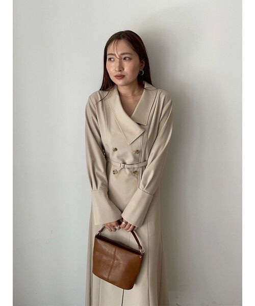 LAGUNAMOON（ラグナムーン）の「アシンメトリーカラーナローフレアワンピース（ワンピース・レディース・ベージュ/モカ・SMALL/MEDIUM）」の12枚目の写真