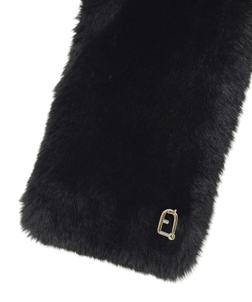 FURLA（フルラ）の「フェイクファーマフラー 差し込みファーティペット ”アーチロゴ”（マフラー・レディース・ダークブラウン/ベージュ/オフホワイト/ブラック/ダークグレー・FREE）」の13枚目の写真