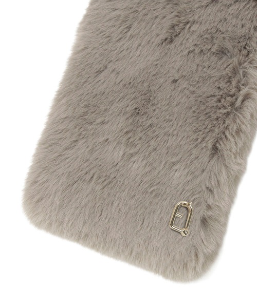 FURLA（フルラ）の「フェイクファーマフラー 差し込みファーティペット ”アーチロゴ”（マフラー・レディース・ダークブラウン/ベージュ/オフホワイト/ブラック/ダークグレー・FREE）」の19枚目の写真