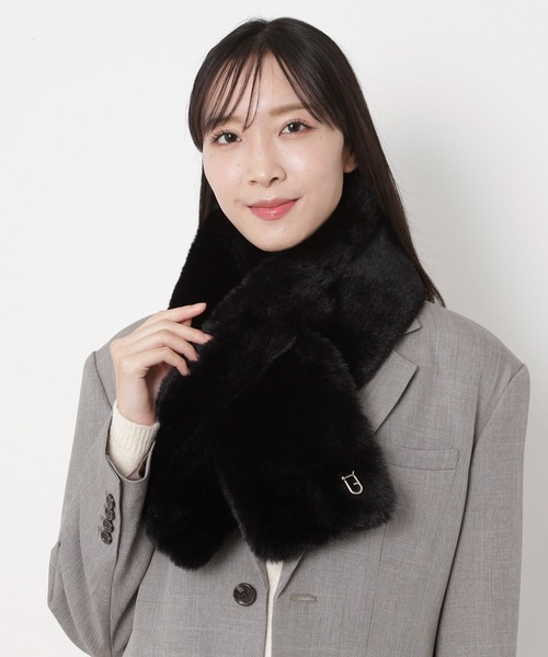 FURLA（フルラ）の「フェイクファーマフラー 差し込みファーティペット ”アーチロゴ”（マフラー・レディース・ダークブラウン/ベージュ/オフホワイト/ブラック/ダークグレー・FREE）」の7枚目の写真