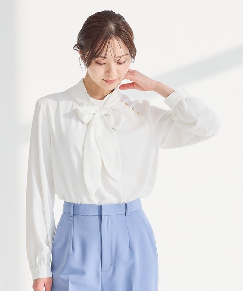 Andemiu（アンデミュウ）の「ボウタイツキブラウス長袖595518（シャツ/ブラウス・レディース・オフホワイト/ネイビー/チェック/ネイビー×ホワイト/ホワイト×ブラック・FREE）」の2枚目の写真