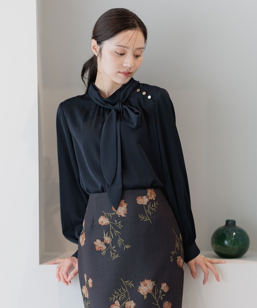 Andemiu（アンデミュウ）の「ボウタイツキブラウス長袖595518（シャツ/ブラウス・レディース・オフホワイト/ネイビー/チェック/ネイビー×ホワイト/ホワイト×ブラック・FREE）」の15枚目の写真