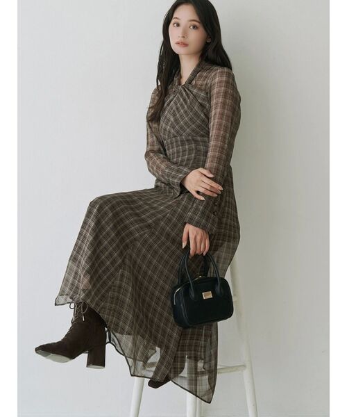 MERCURYDUO(マーキュリーデュオ)の「ツイストネックロングスリーブワンピース(ワンピース・レディース・ブラック/ブラウン/その他1・SMALL/MEDIUM)」の9枚目の写真