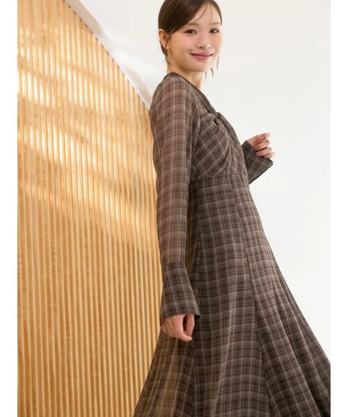 MERCURYDUO(マーキュリーデュオ)の「ツイストネックロングスリーブワンピース(ワンピース・レディース・ブラック/ブラウン/その他1・SMALL/MEDIUM)」の15枚目の写真