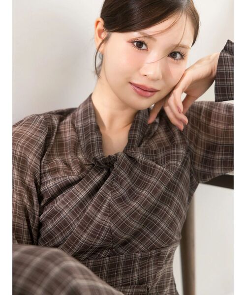 MERCURYDUO(マーキュリーデュオ)の「ツイストネックロングスリーブワンピース(ワンピース・レディース・ブラック/ブラウン/その他1・SMALL/MEDIUM)」の14枚目の写真