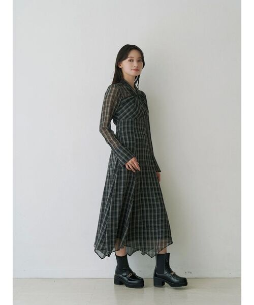 MERCURYDUO(マーキュリーデュオ)の「ツイストネックロングスリーブワンピース(ワンピース・レディース・ブラック/ブラウン/その他1・SMALL/MEDIUM)」の21枚目の写真