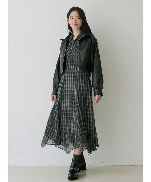 MERCURYDUO(マーキュリーデュオ)の「ツイストネックロングスリーブワンピース(ワンピース・レディース・ブラック/ブラウン/その他1・SMALL/MEDIUM)」の20枚目の写真