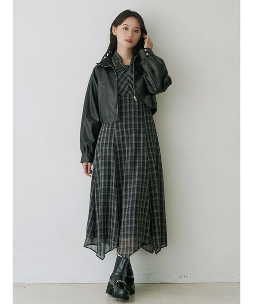 MERCURYDUO(マーキュリーデュオ)の「ツイストネックロングスリーブワンピース(ワンピース・レディース・ブラック/ブラウン/その他1・SMALL/MEDIUM)」の19枚目の写真