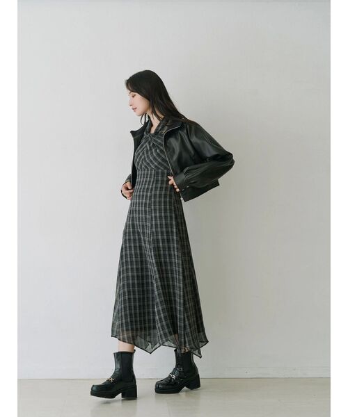 MERCURYDUO(マーキュリーデュオ)の「ツイストネックロングスリーブワンピース(ワンピース・レディース・ブラック/ブラウン/その他1・SMALL/MEDIUM)」の18枚目の写真