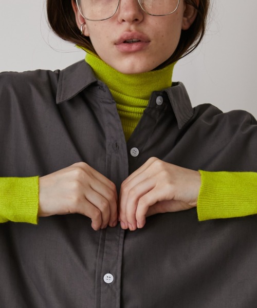 Auntie Rosa Holiday（アンティローザホリデー）の「シアーリブタートルニット（ニット/セーター・レディース・チャコールグレー/ブルー/ブラック/イエロー/ピンク・FREE）」の4枚目の写真